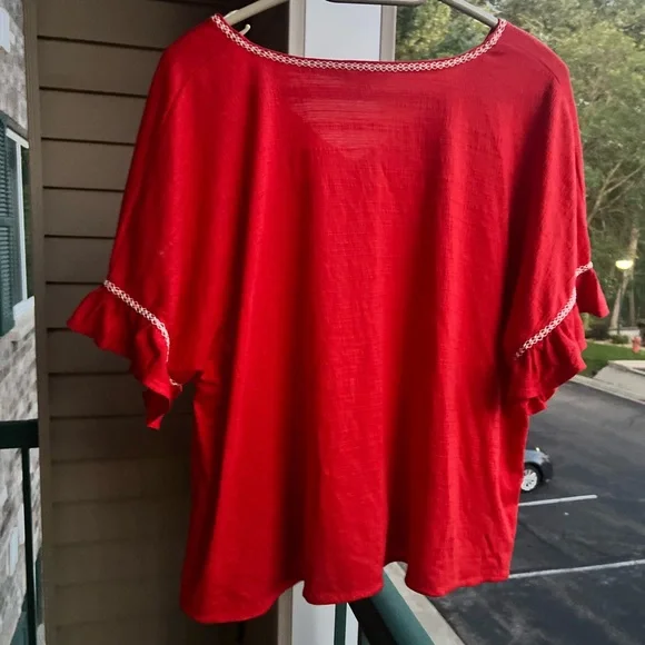 🆕 Max Studio Red V-Neck Crinkle Blouse 2X Embroidered Trim, Flutter Sleeves NWOT - Picture 4 of 13